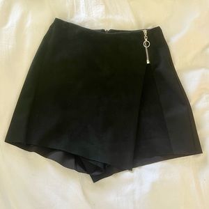 Zara Basic Black Faux Suede Shorts/Skort with cute zipper detail, XS